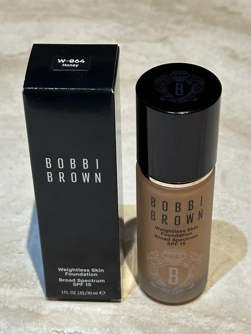 Bobbi Brown Weightless Skin Oil-Controlling Foundation - Honey (W-064)